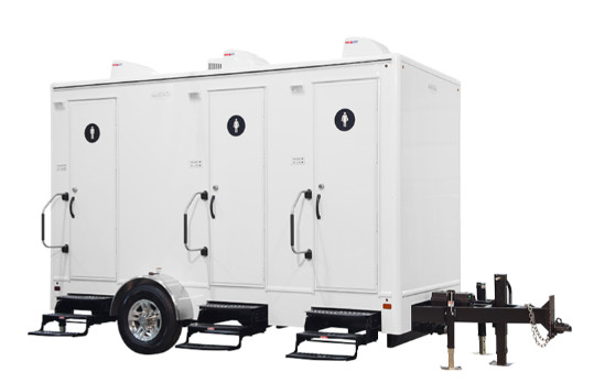 Luxury Toilet Trailer Manufacturer 3 Stall Portable Restrooms Trailers Customized Mobile Toilet