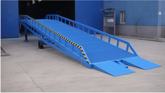 Mobile Hydraulic Dock Leveler 8000KGS Capacity Adjustable 1.2m-1.7m
