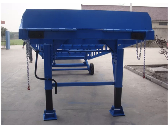 CE Approved DCQY6-0.5 Mobile Dock Leveler Loading Capacity 6000kg Length 7m