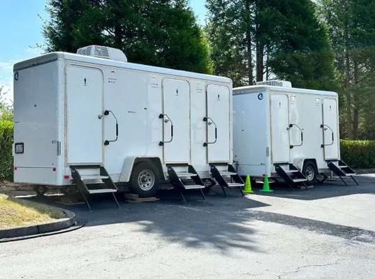Luxury Toilet Trailer Manufacturer 3 Stall Portable Restrooms Trailers Customized Mobile Toilet